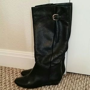 Wedge heel black boots